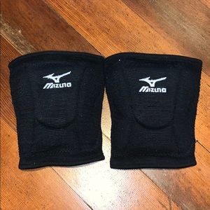 Mizuno Black Knee Pads!